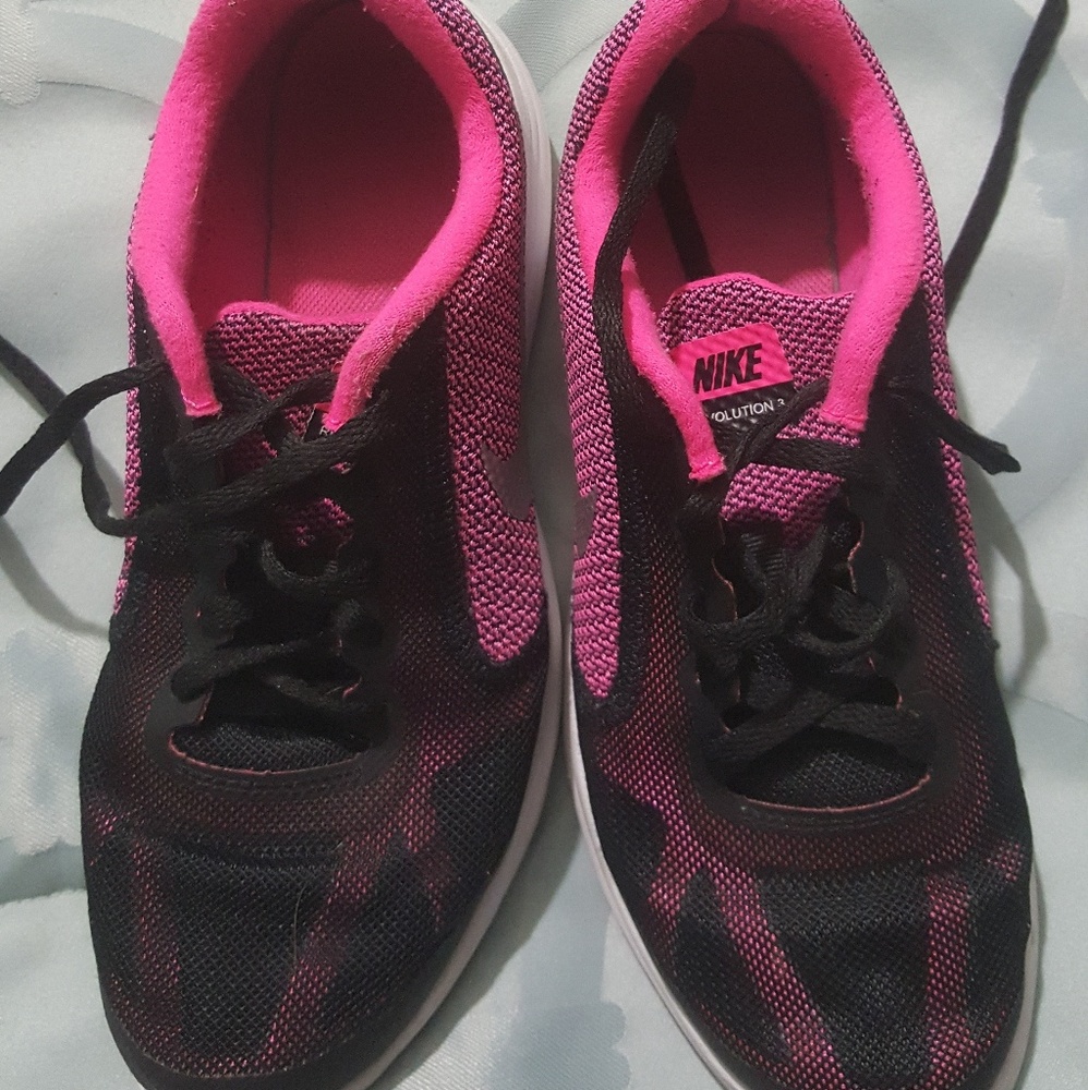size 6 in girls fits a 7 in womens